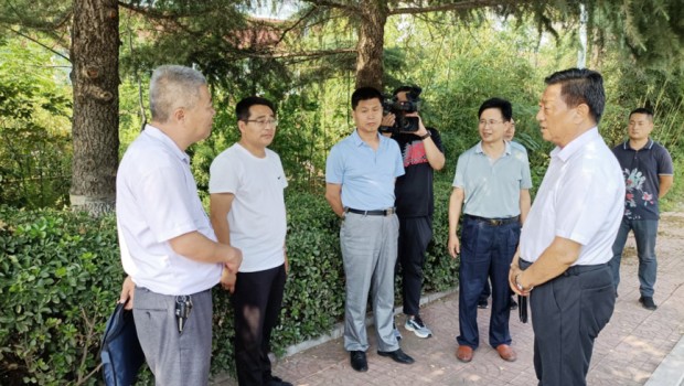 青州市人大副主任陳群光到云門山花園小區(qū)調(diào)研指導(dǎo)文明城市創(chuàng)建工作